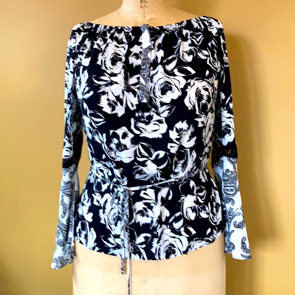 White House Black Market Top. EUC - Picture 3 of 8